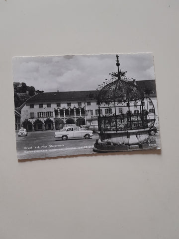 AK Bruck an der Mur. Kornmesserhaus u. eiserner Brunnen.