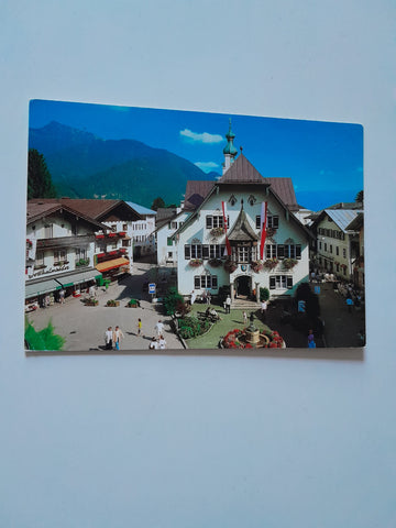 AK St. Gilgen am Wolfgangsee. Rathaus mit Mozartbrunnen.