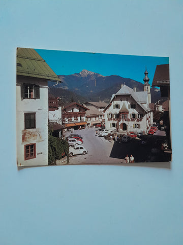 AK St. Gilgen am Wolfgangsee. Rathaus gegen Schafberg.