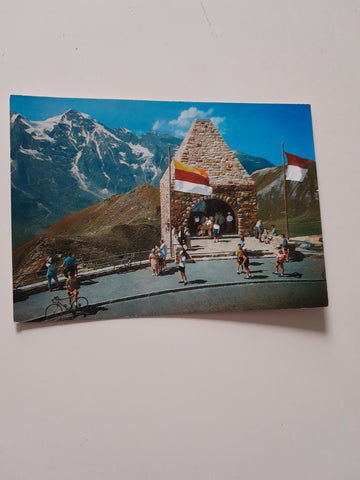 AK Großglockner Hochalpenstraße. Gedenkzeichen am Fuschertörl.