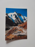 AK Großglockner Hochalpenstraße. Franz-Josephs-Höhe mit Bus Parkplatz Hoher Sattel.