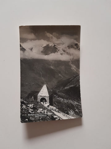 AK Großglockner Hochalpenstraße, Gedenkzeichen.
