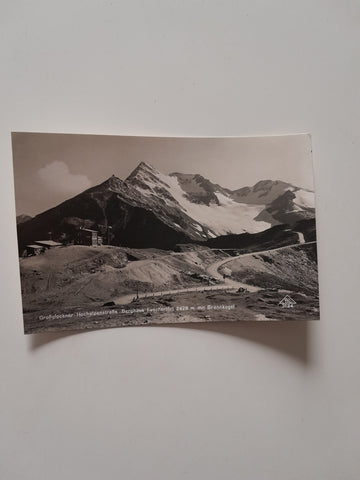 AK Großglockner Hochalpenstraße Berghaus Fuschertörl mit Brennkogel. (1936)