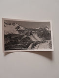 AK Großglockner Hochalpenstrasse Berghaus Fuschertörl. Blick auf Grossglockner.
