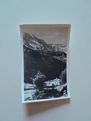 AK Naturfreundehaus Kolm-Saigurn mit dem Hohen Sonnblick.