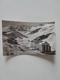 AK Alpenhotel Weißsee Rudolfshütte mit Bergstation der Weißseebahn. (1959)