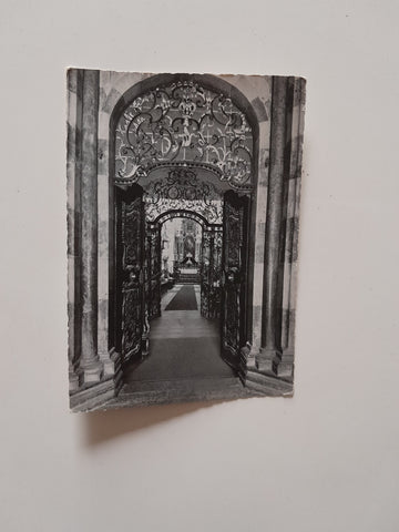 AK Salzburg. Erzabtei St. Peter. Abteikirche, Blick durch das Hauptportal.