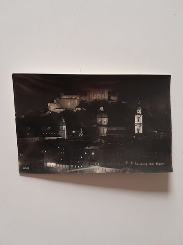 AK Salzburg bei Nacht.
