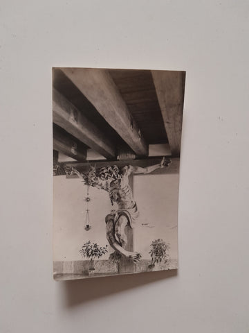 AK Kreuz in der Halle des Benediktinerkollegs in Salzburg.