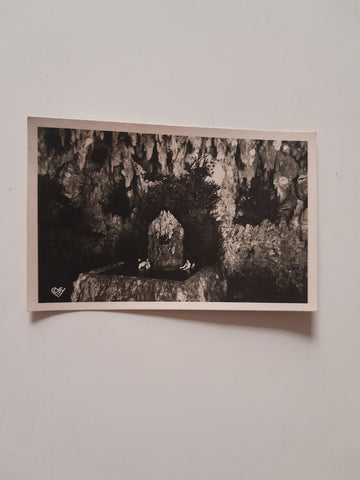Wasserkünste in Hellbrunn bei Salzburg. Vogelsang-Grotte.