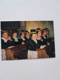 AK Bäuerinnen in der Kirche von Bad Hofgastein. Prof. Wilhelm Landsmann.