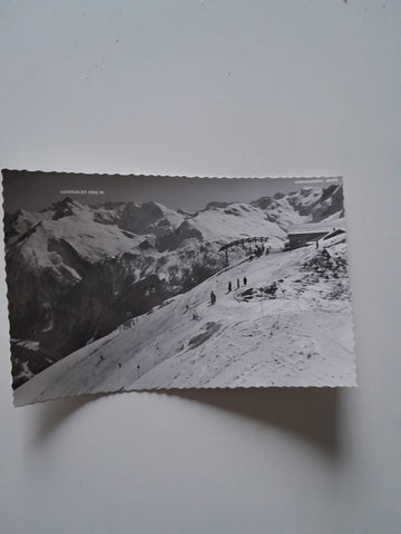 AK Stubnerkogel Bergbahn Badgastein. Gondelbahn Bergstation gegen Hohe Tauern.