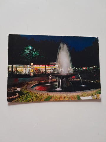 AK Lignano. La fontana di notte.