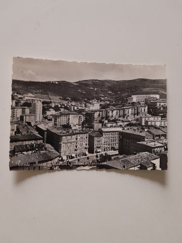 AK Trieste Piazza Volontari Giuliani e Panorama.