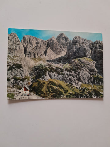 AK Rigugio G. Corsi con la Cima Vallone (Alpi Giulie)