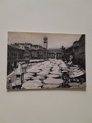 AK Verona Piazza Erbe.