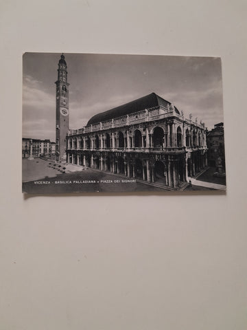 AK Vicenza. Basilica Palladiana e Piazza dei Signori.