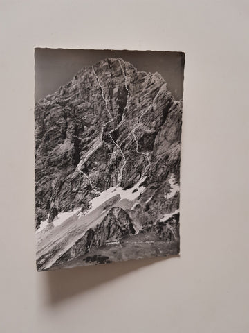 AK Dachstein. Südwandhütte mit Südwandrouten.