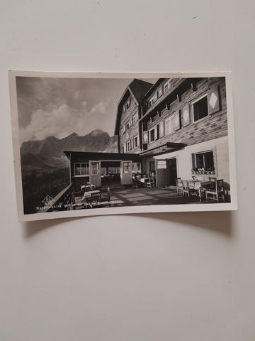 AK Austriahütte am Fuß der Dachstein Südwände.