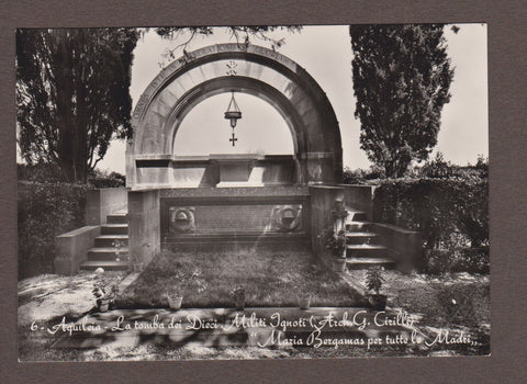 AK Aquileia - La tomba dei Dieci Militi Ignoti (Arch. G. Cirilli).