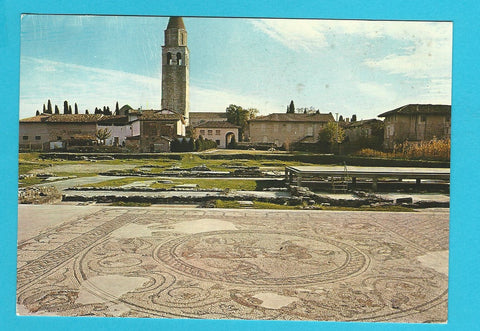 AK Aquileia. Visione degli scavi paleocristiani col campanile popponiano.