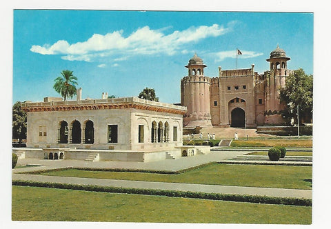 AK Pakistan. Lahore. Baradari and Shahi Fort.