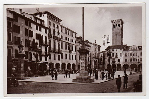 AK Bassano del Grappa. Piazza Vittorio Emanuele II. (um1933)