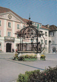 AK Bruck an der Mur. Eiserner Brunnen mit Rathaus.