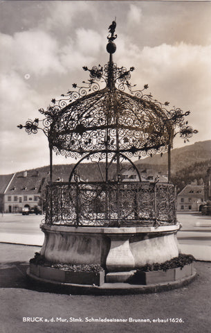 AK Bruck a.d. Mur. Schmiedeeiserner Brunnen. (1956)