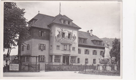 AK Bruck a.d. Mur. Hubertushof und Kriegerdenkmal.
