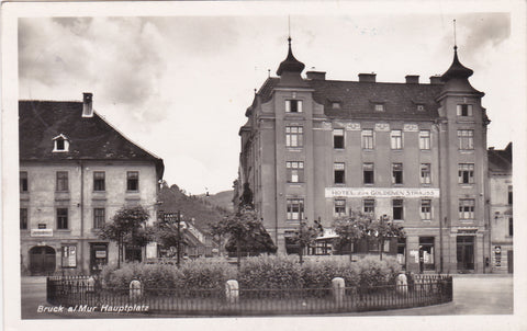 AK Bruck an der Mur. Hauptplatz (1940) Hotel zum Goldenen Strauss.