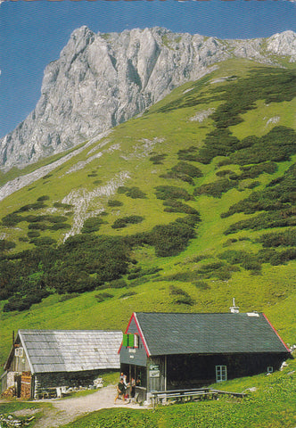 AK Grasser-Hütte auf der Fölzalm mit Fölzstein im Hochschwabgebiet.