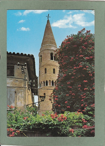 AK Caorle. Siamo in vacanza. Fiori e antico campanile di paese.