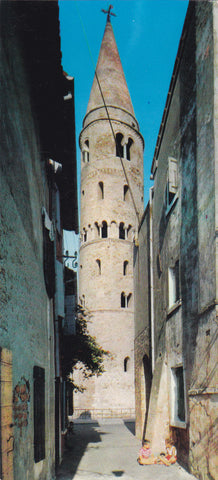 AK Caorle. Scorcio - Campanile con Calle.