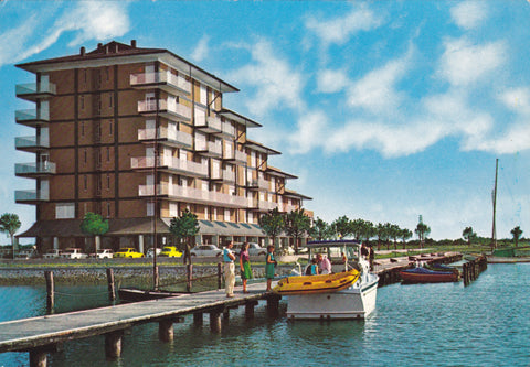 AK Caorle. Porto S. Margherita. L'Hotel Caravella con particolare della Darsena.