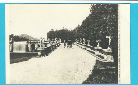 AK Caserta. Palazzo Reale. terrazza o viale laterale al bacino della Cascata.