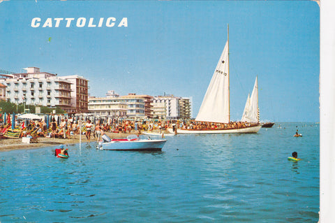 AK Cattolica. Alberghi e spiaggia visti dal mare.