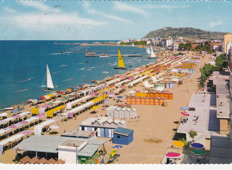 AK Cattolica. Panorama della spiaggia.