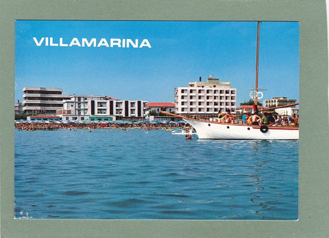 AK Villamarina di Cesenatico. Alberghi e spiaggia visti dal mare.
