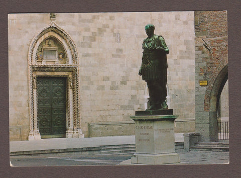 AK Cividale del Friuli. Portale del Duomo e statua di Giulio Cesare.