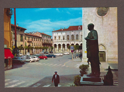 AK Cividale del Friuli. Piazza del Duomo e Statua a Giulio Cesare.