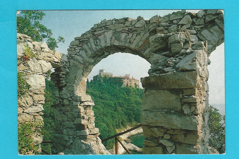 AK Duino. Castello con veduta della Rocca.