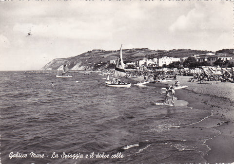 AK Gabicce Mare - La Spiaggia e il dolce colle.