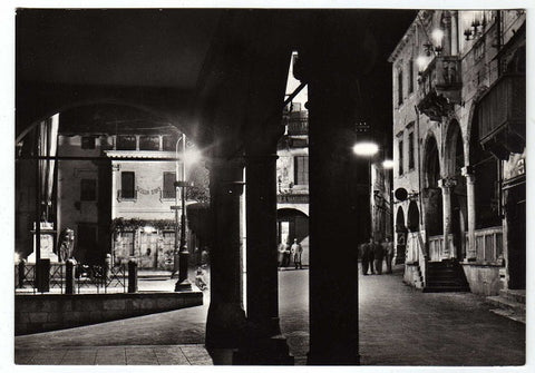 Gemona del Friuli. Notturno. Piazza Municipio.