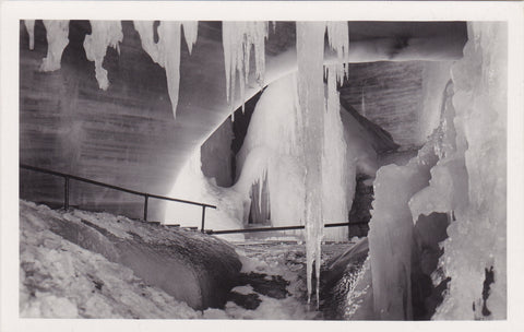 AK Dachstein-Rieseneishöhle. 1. Eisabgrund, Große Eiskapelle.