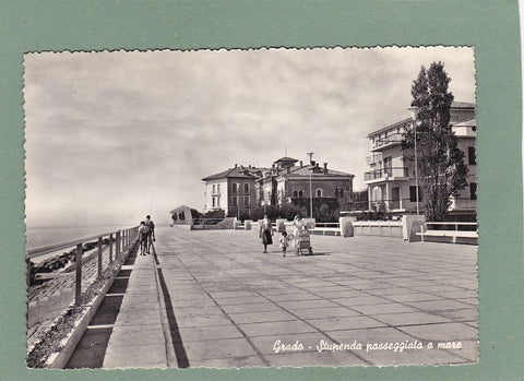 AK Grado – Stupenda passeggiata a mare.