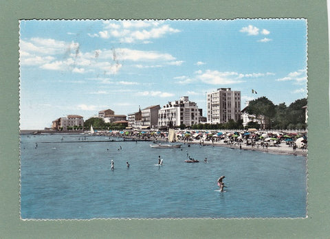 AK Grado – La spiaggia e grandi alberghi.