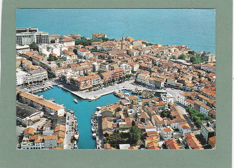 AK Grado. Veduta aerea del porto e del centro storico.