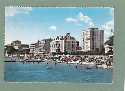 AK Grado – La spiaggia e grandi alberghi.