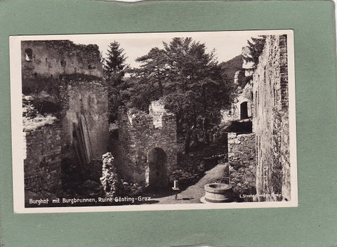 AK Ruine Gösting. Burghof mit Burgbrunnen.